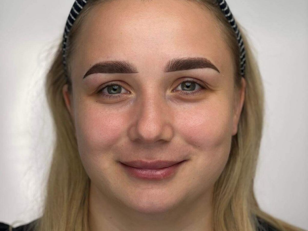 Powder Brows frisch pigmentiert – natürliche Definition und Dichte